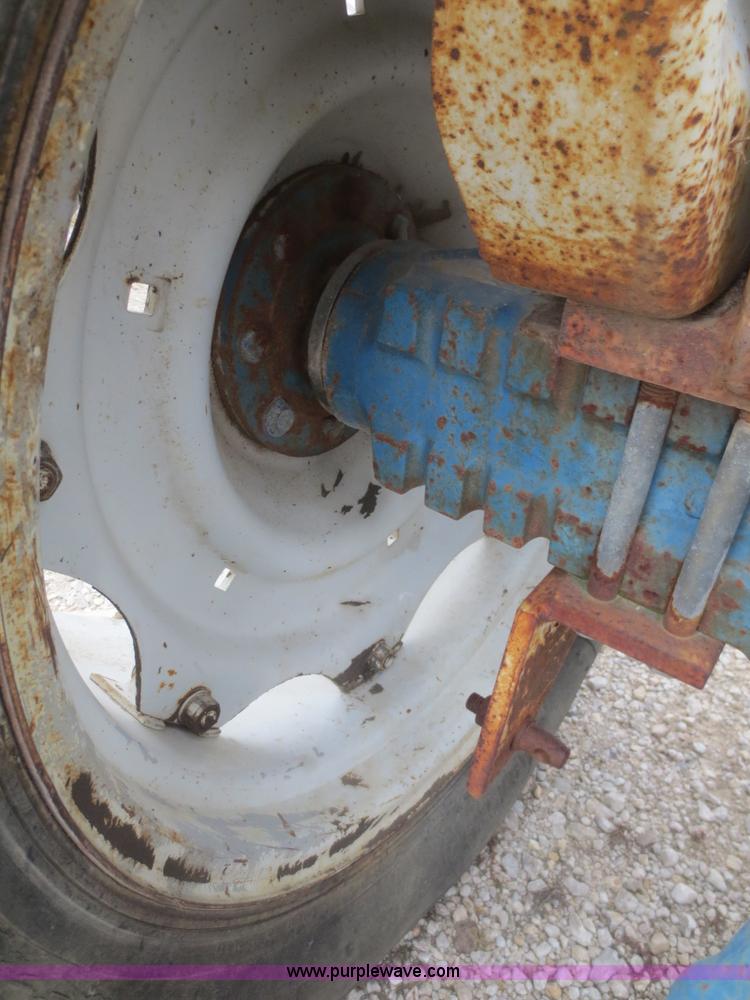 image for item F8165 1980 Ford 5600 tractor