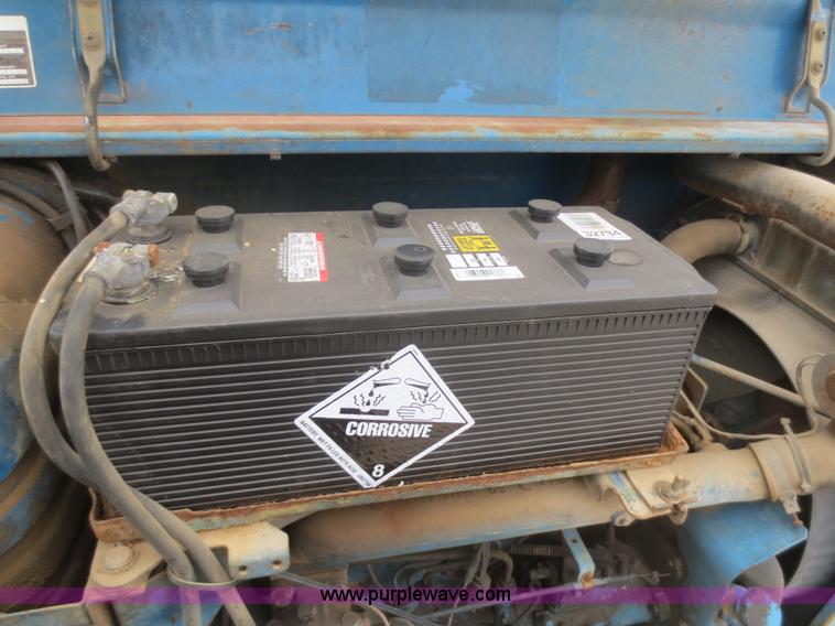 image for item F8165 1980 Ford 5600 tractor