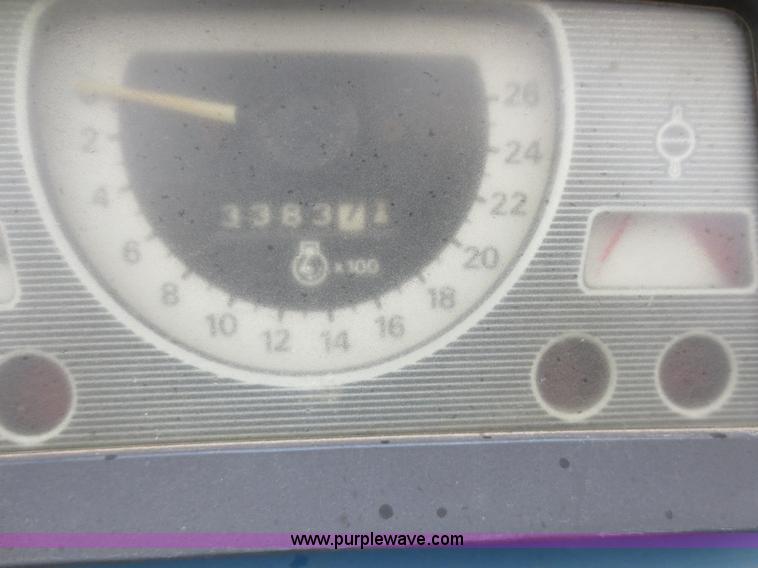 image for item F8165 1980 Ford 5600 tractor