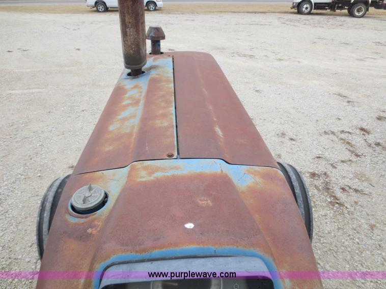 image for item F8165 1980 Ford 5600 tractor
