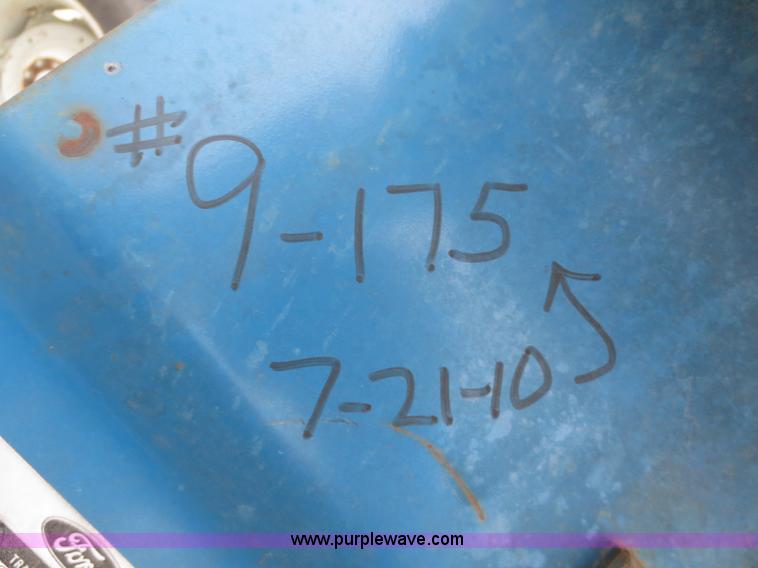 image for item F8165 1980 Ford 5600 tractor