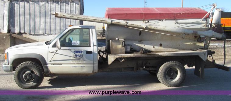 image for item G2227 1994 Chevrolet Cheyenne 3500 feed truck