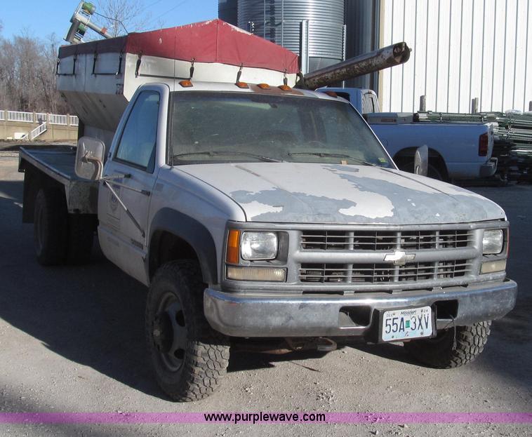 image for item G2227 1994 Chevrolet Cheyenne 3500 feed truck