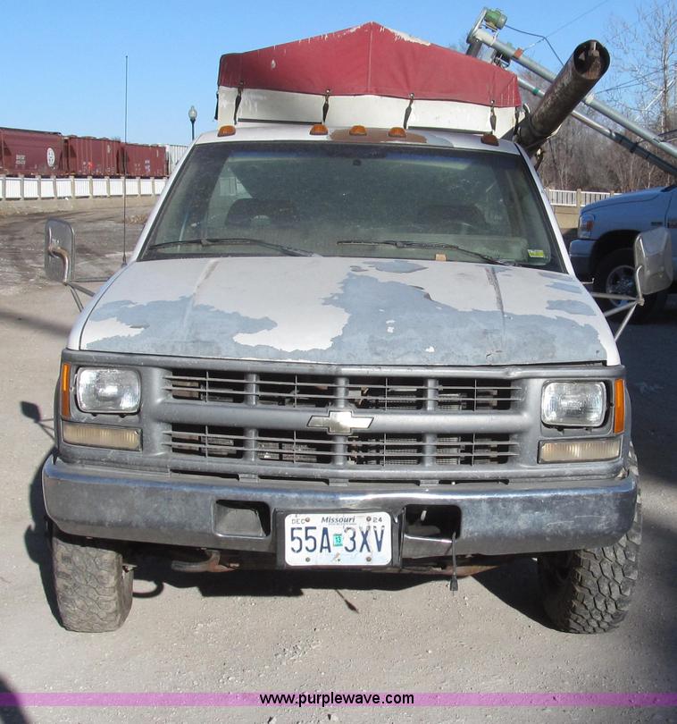 image for item G2227 1994 Chevrolet Cheyenne 3500 feed truck