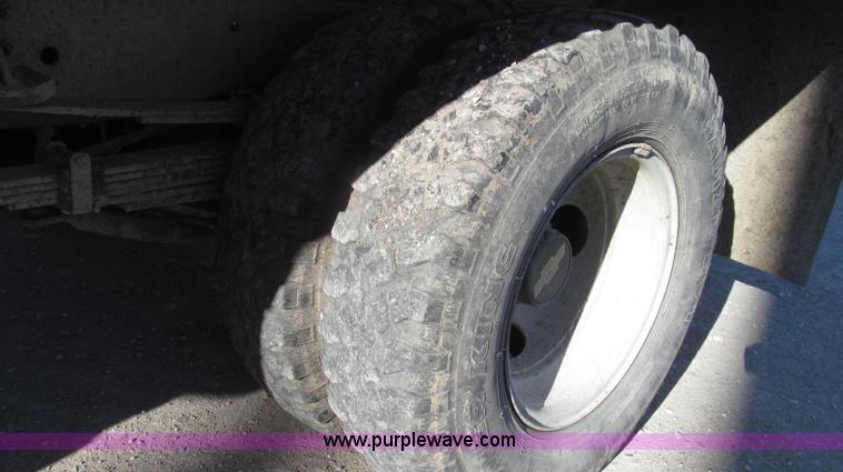 image for item G2227 1994 Chevrolet Cheyenne 3500 feed truck