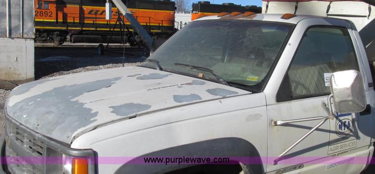 image for item G2227 1994 Chevrolet Cheyenne 3500 feed truck