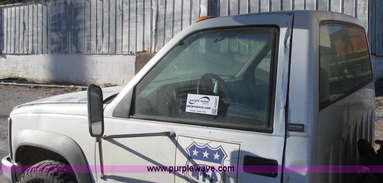 image for item G2227 1994 Chevrolet Cheyenne 3500 feed truck