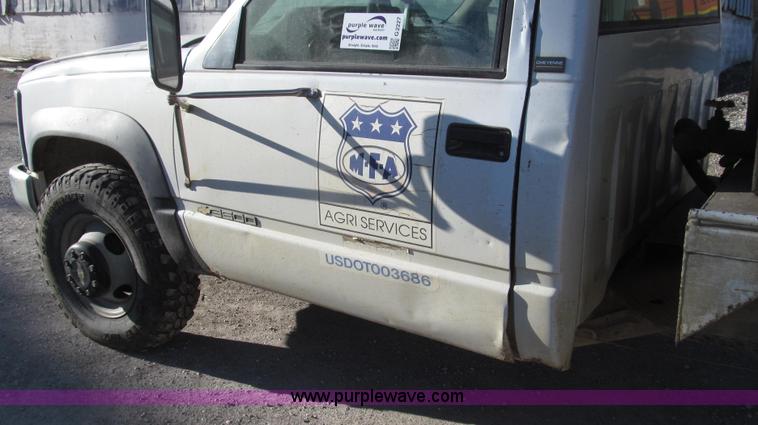image for item G2227 1994 Chevrolet Cheyenne 3500 feed truck