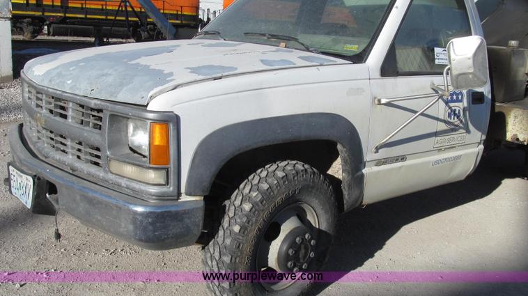 image for item G2227 1994 Chevrolet Cheyenne 3500 feed truck