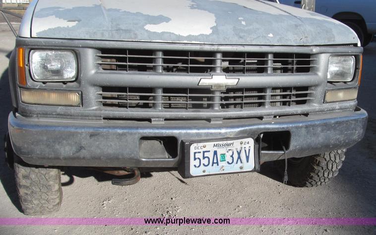 image for item G2227 1994 Chevrolet Cheyenne 3500 feed truck
