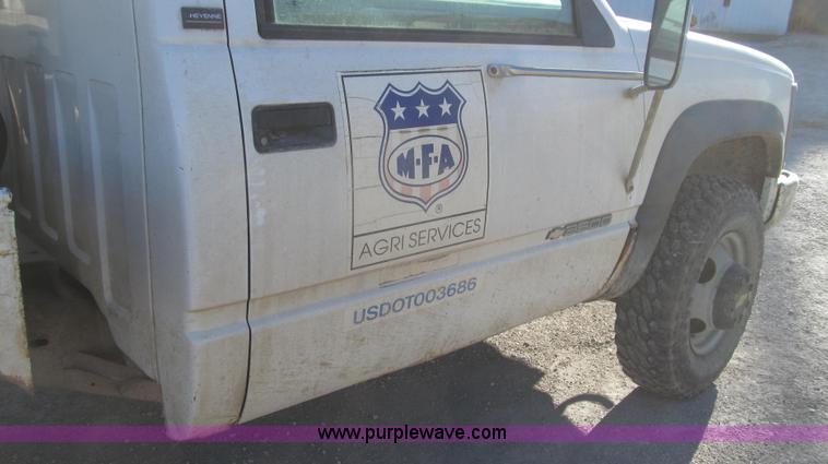 image for item G2227 1994 Chevrolet Cheyenne 3500 feed truck