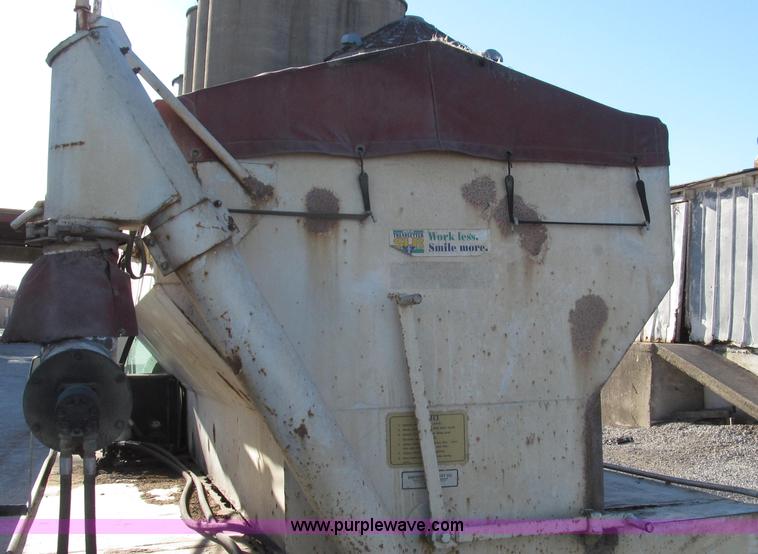 image for item G2227 1994 Chevrolet Cheyenne 3500 feed truck