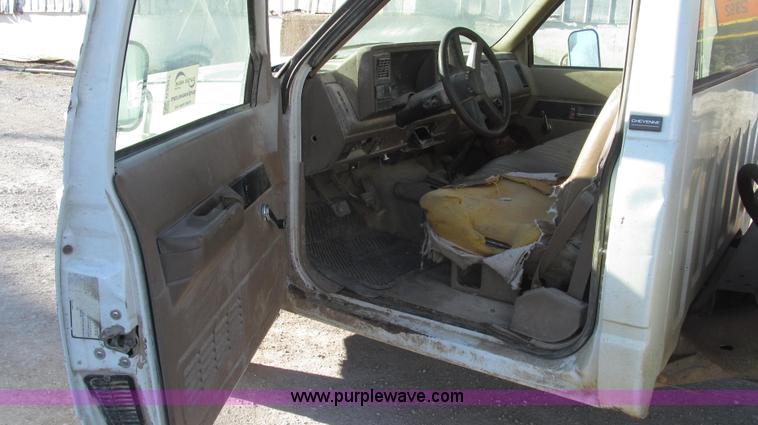 image for item G2227 1994 Chevrolet Cheyenne 3500 feed truck