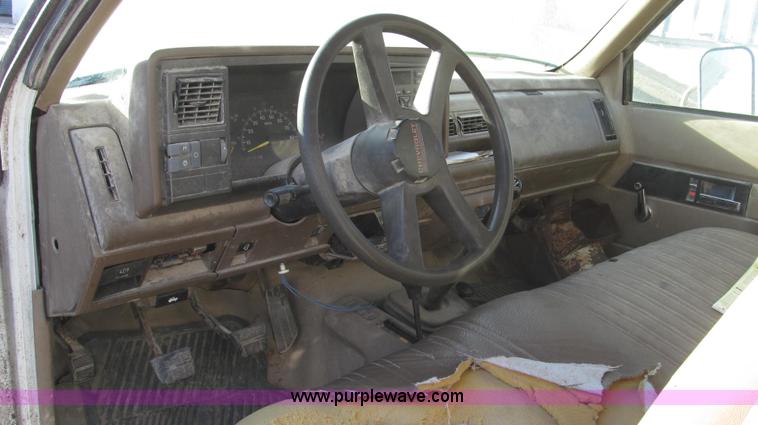 image for item G2227 1994 Chevrolet Cheyenne 3500 feed truck