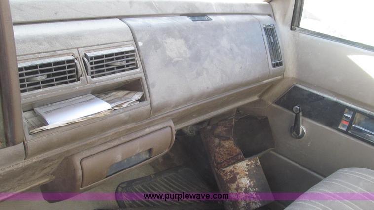 image for item G2227 1994 Chevrolet Cheyenne 3500 feed truck