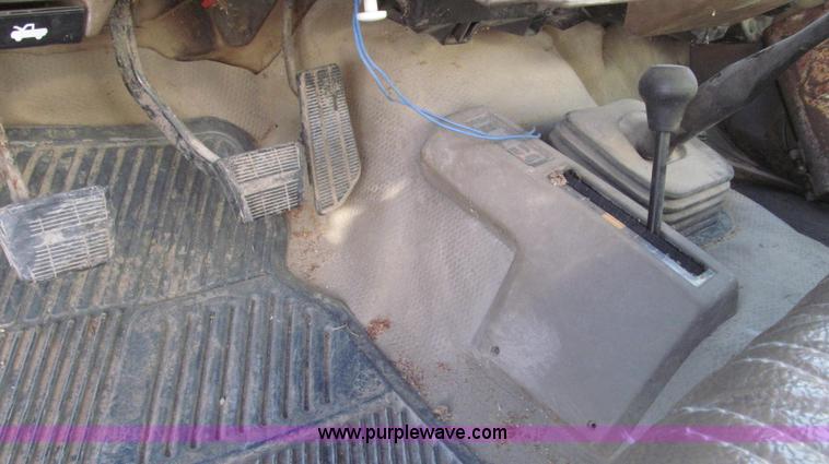 image for item G2227 1994 Chevrolet Cheyenne 3500 feed truck