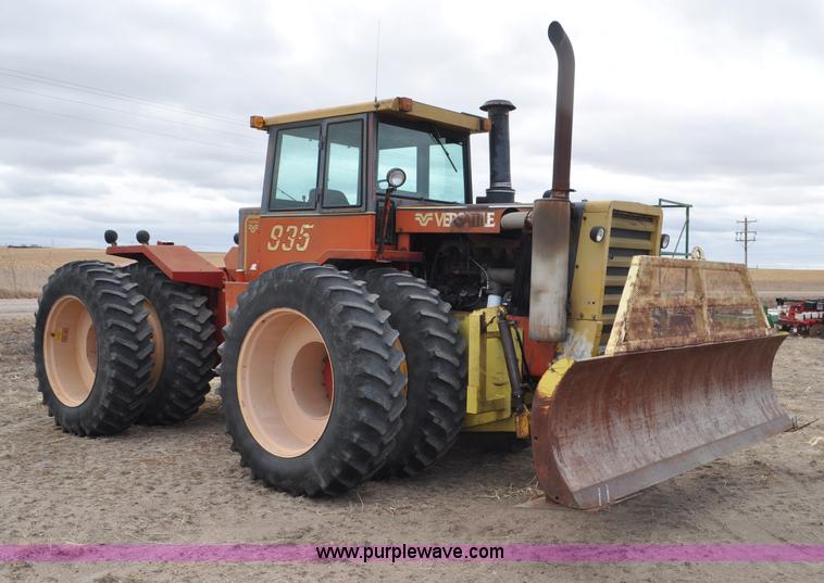 image for item G6372 1982 Versatile 835 4WD tractor