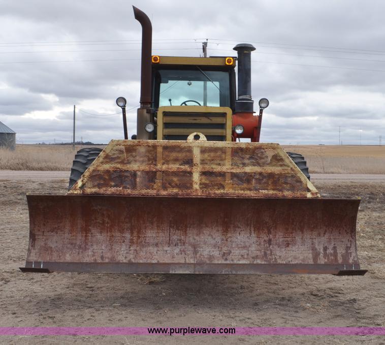 image for item G6372 1982 Versatile 835 4WD tractor