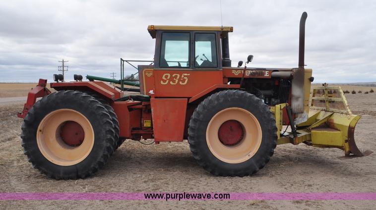image for item G6372 1982 Versatile 835 4WD tractor