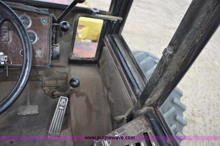 image for item G6372 1982 Versatile 835 4WD tractor