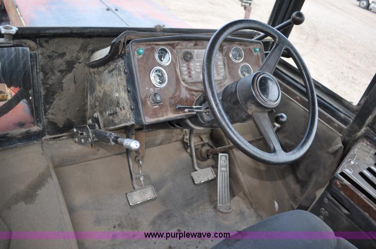 image for item G6372 1982 Versatile 835 4WD tractor