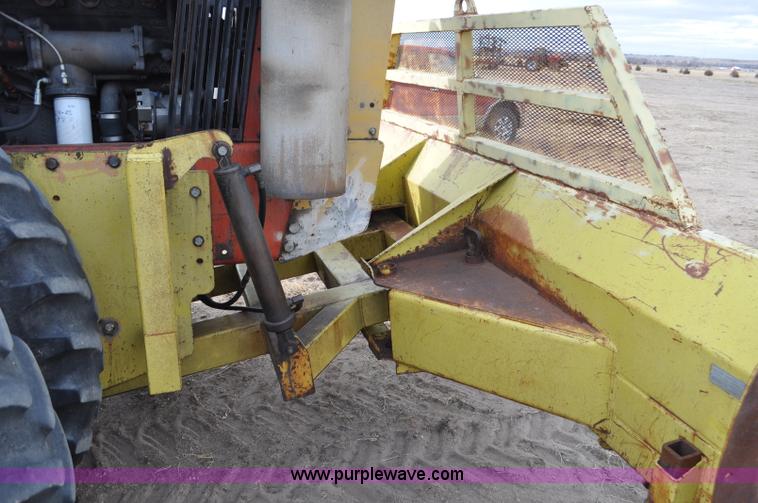 image for item G6372 1982 Versatile 835 4WD tractor