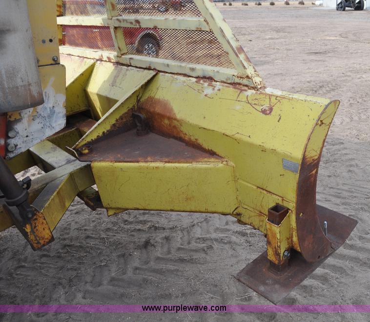 image for item G6372 1982 Versatile 835 4WD tractor