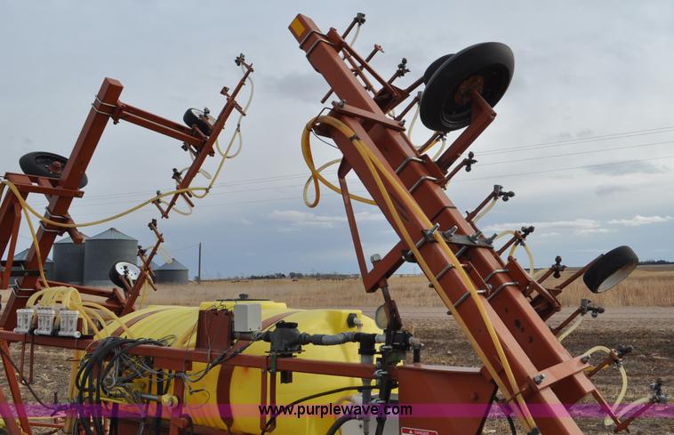 image for item G6380 1997 H&S 16R-30VF row sprayer