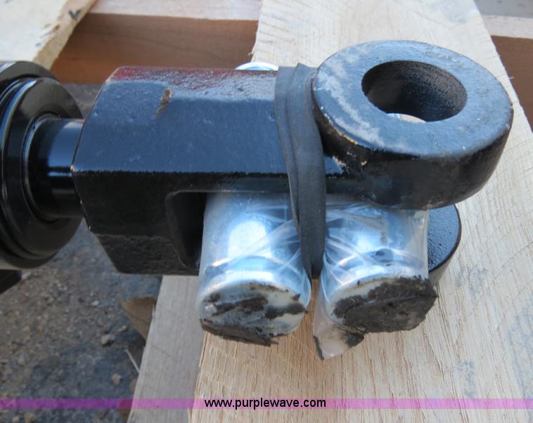 image for item G9533 Great Plains hydraulic cylinder