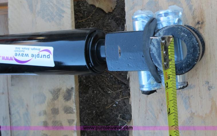 image for item G9533 Great Plains hydraulic cylinder