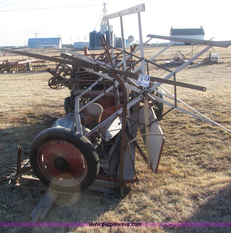 McCormickDeering International grain binder in Hays, KS Item G9580