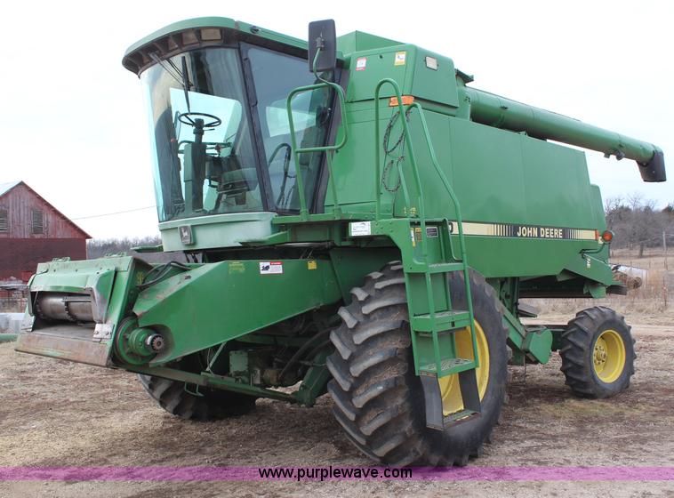 image for item H1381 1992 John Deere 9500 combine