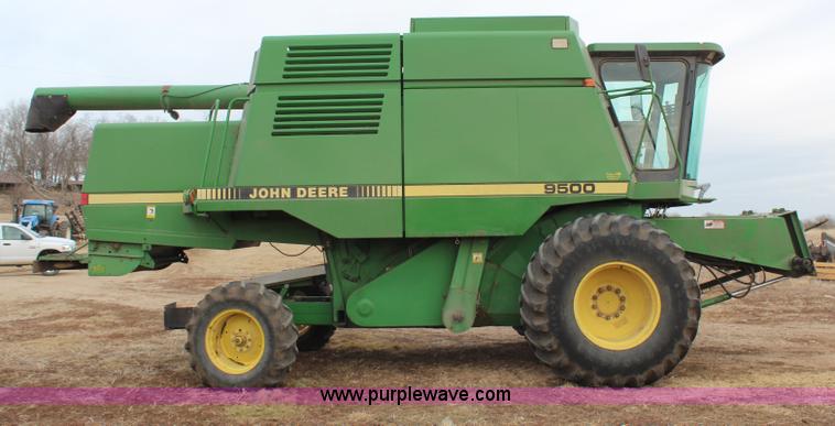 image for item H1381 1992 John Deere 9500 combine