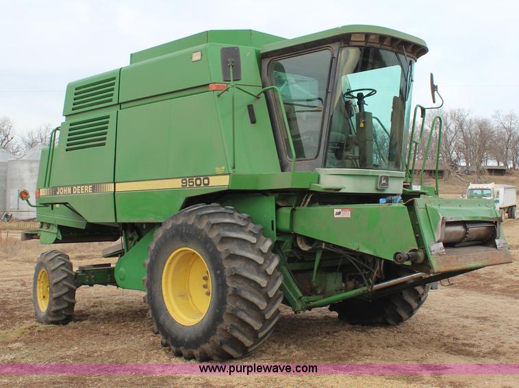 image for item H1381 1992 John Deere 9500 combine