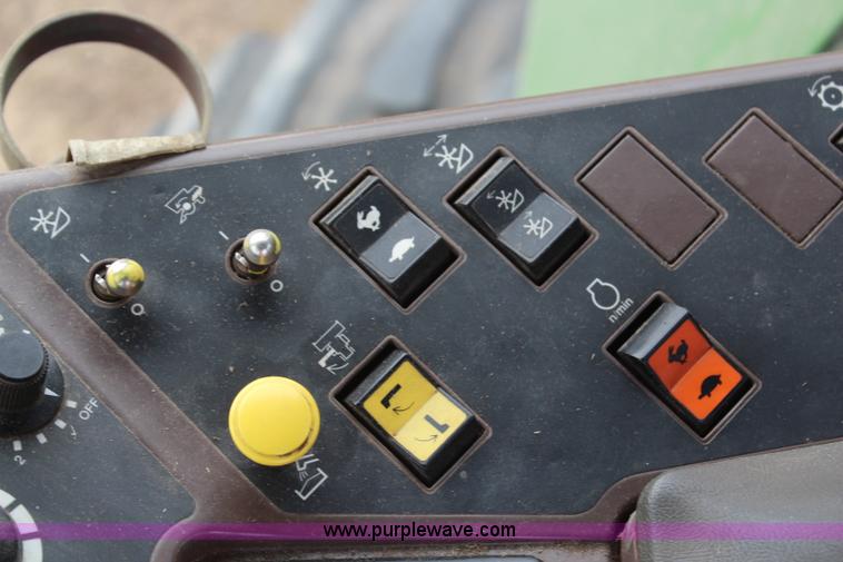 image for item H1381 1992 John Deere 9500 combine