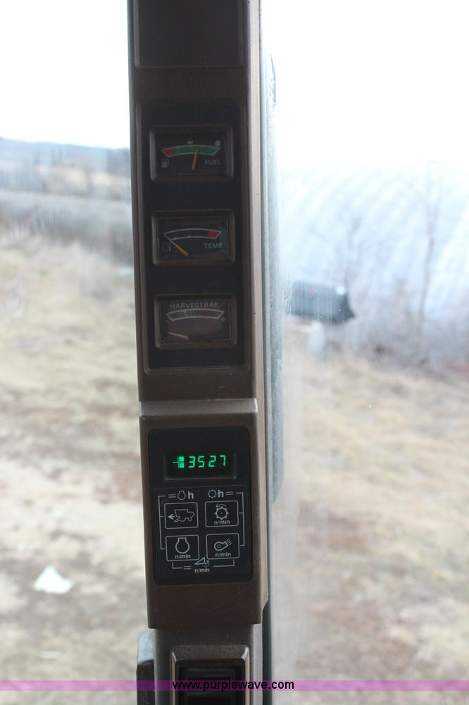 image for item H1381 1992 John Deere 9500 combine