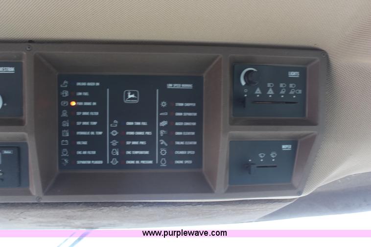 image for item H1381 1992 John Deere 9500 combine