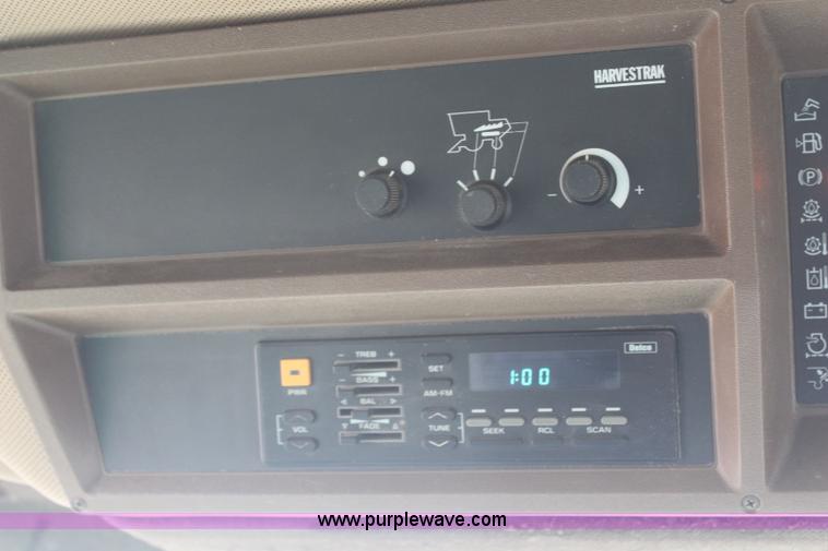 image for item H1381 1992 John Deere 9500 combine