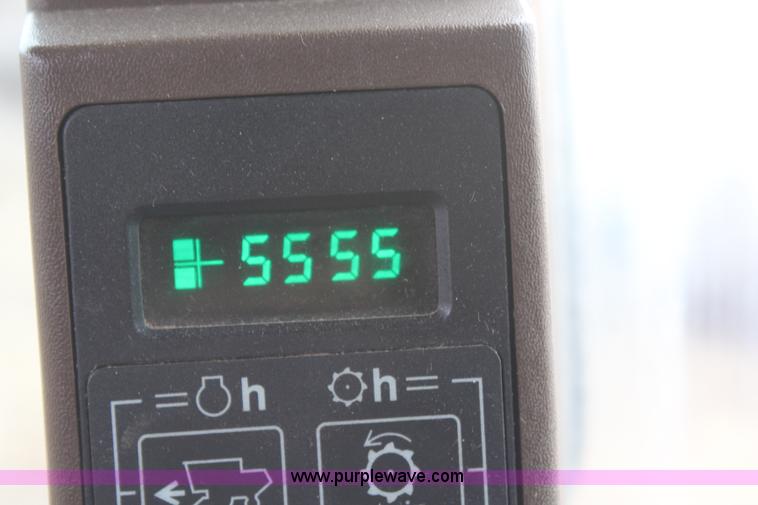 image for item H1381 1992 John Deere 9500 combine