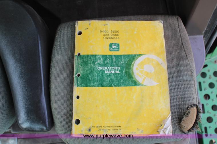 image for item H1381 1992 John Deere 9500 combine