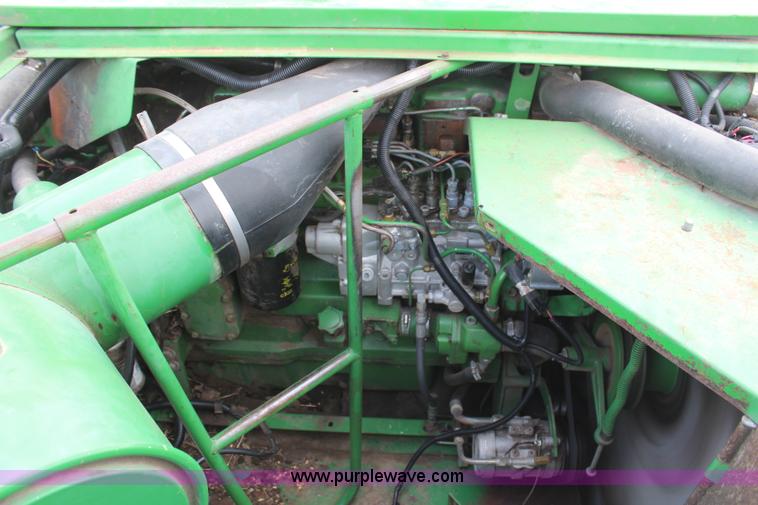image for item H1381 1992 John Deere 9500 combine