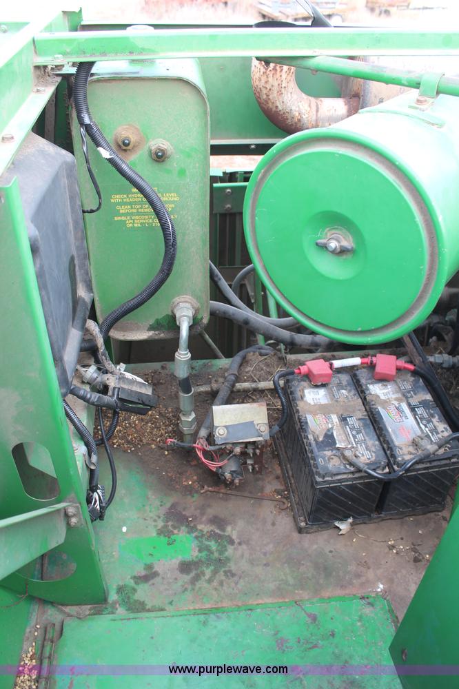 image for item H1381 1992 John Deere 9500 combine