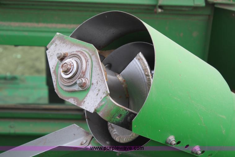 image for item H1381 1992 John Deere 9500 combine