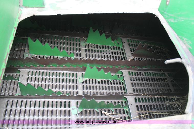 image for item H1381 1992 John Deere 9500 combine