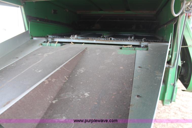 image for item H1381 1992 John Deere 9500 combine