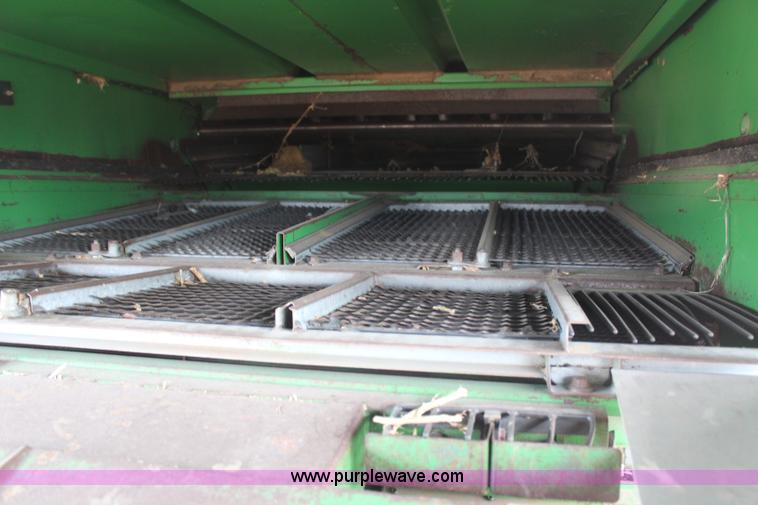 image for item H1381 1992 John Deere 9500 combine