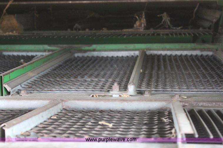 image for item H1381 1992 John Deere 9500 combine