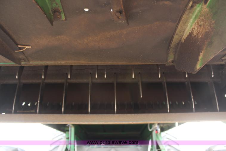 image for item H1381 1992 John Deere 9500 combine