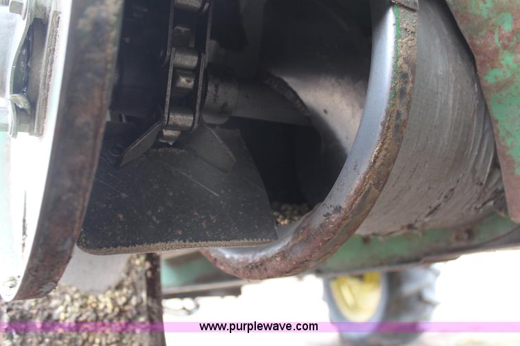 image for item H1381 1992 John Deere 9500 combine