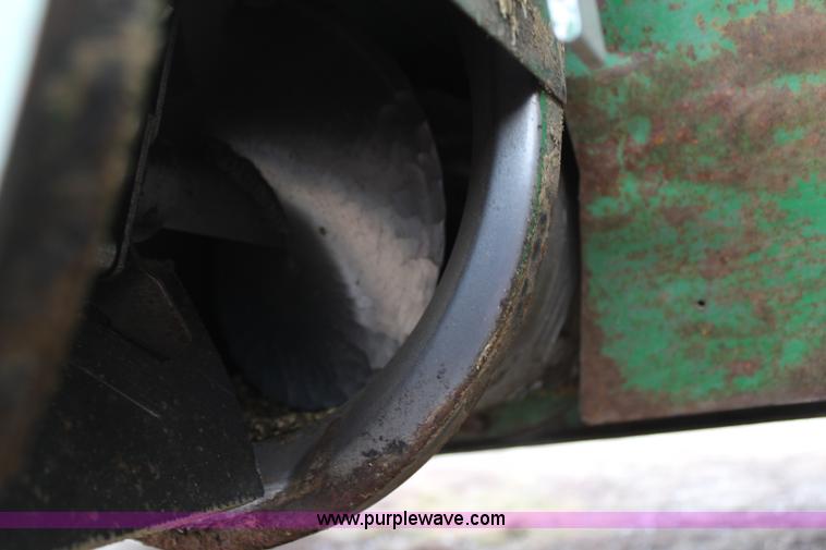 image for item H1381 1992 John Deere 9500 combine